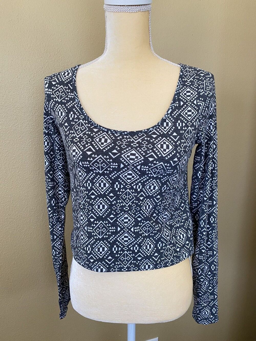 Mossimo Womens Crop Long Sleeve Gray & White Soft Shirt SZ M